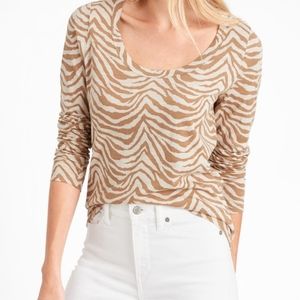 BANANA REPUBLIC SCOOP NECK TEE